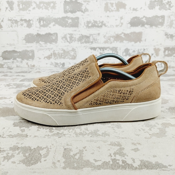 Vionic Shoes - Vionic Kimmie Perf Tan Perforated Leather Slip On Low Top Sneakers O377